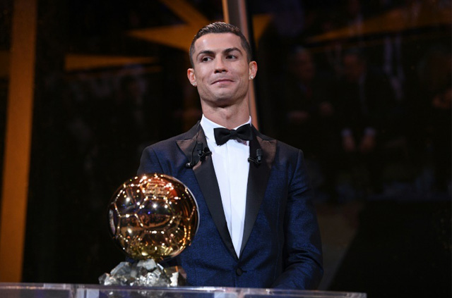 Ronaldo និយាយប៉ុន្មាន​ឃ្លា​យ៉ាង​ខ្លី​ ក្រោយ​ឈ្នះ​ពាន​ Ballon d’Or ទី​៥​របស់​ខ្លួន