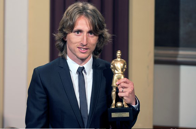 Modric តាម​ទាន់​កំណត់​ត្រា​របស់​ Suker ជាមួយ​នឹង​ជយលាភី​ Croatian Footballer of the Year award