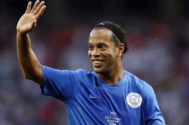 Ronaldinho ប្រកាស​ចូល​និវត្តន៍​ពី​បាល់​ទាត់​​ផ្លូវ​ការ​ហើយ
