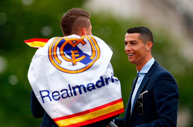 អ្នកគាំទ្រ​៨ម៉ឺននាក់ស្រែក​ឲ្យ Cristiano Ronaldo នៅ​ជាមួយ Real Madrid បន្តទៀត (មានវីដេអូ)